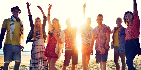 Teenageři přátel na Beach Party — Stock fotografie