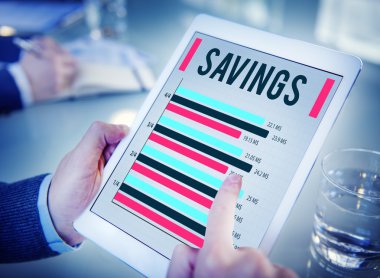 Tablet kullanan adam