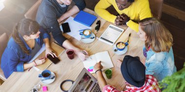 Öğrenci arkadaşlar toplantı