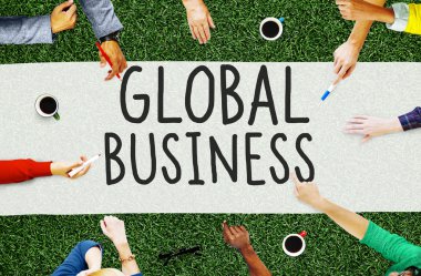 Küresel iş için işaret eden iş adamları 