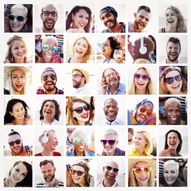 Çeşitli insanların portreleri.