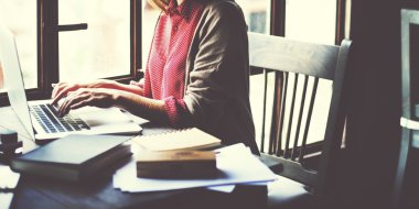 Ofiste çalışan iş kadını