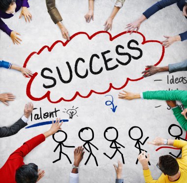 Başarı durumunda işaret eden iş adamları