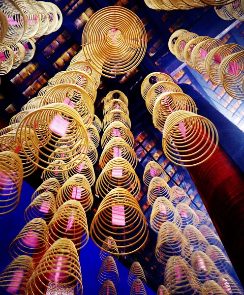 Incense coils burning in Chinese temple — Stock Photo, Image