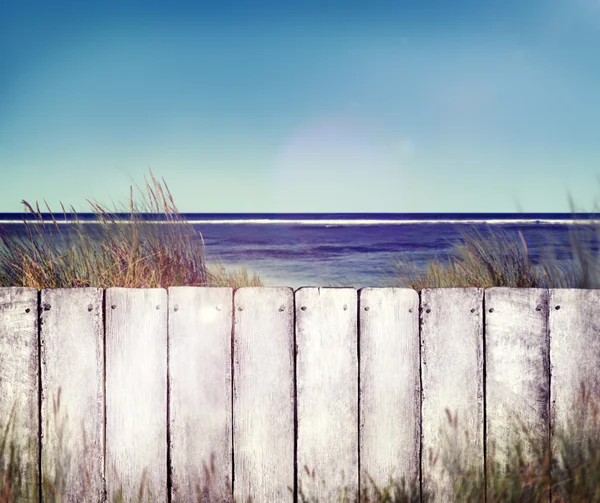 Beach and Fence near the ocean — Stock Photo, Image