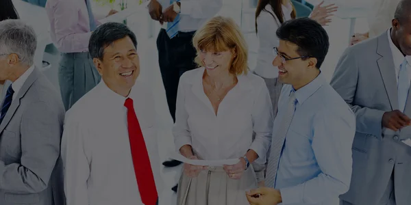 Gente de negocios trabajando en oficina —  Fotos de Stock