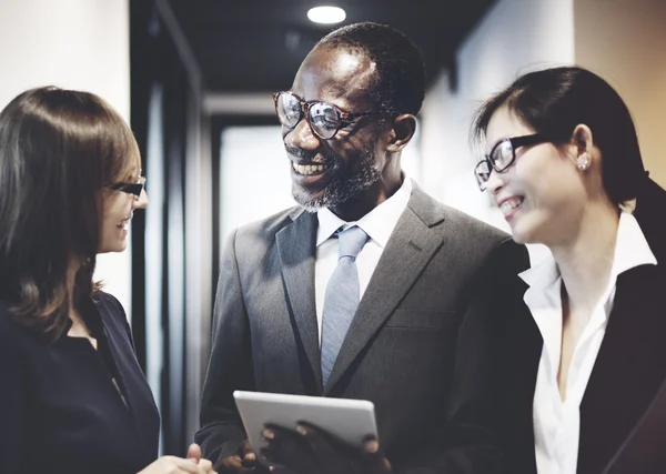 Geschäftsleute arbeiten im Team — Stockfoto