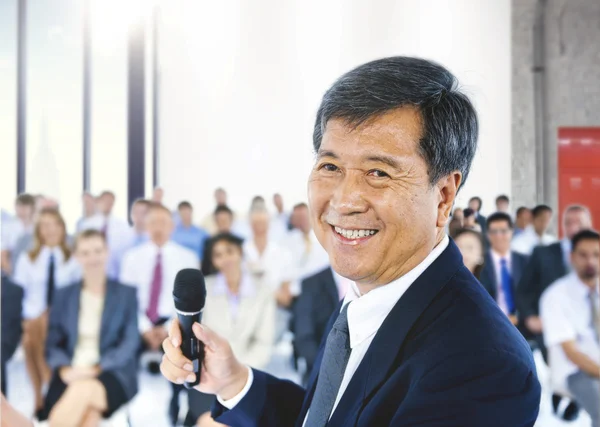 Businessman giving presentation — Stock Photo, Image