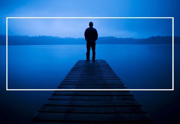 Man standing on a jetty — Stockfoto