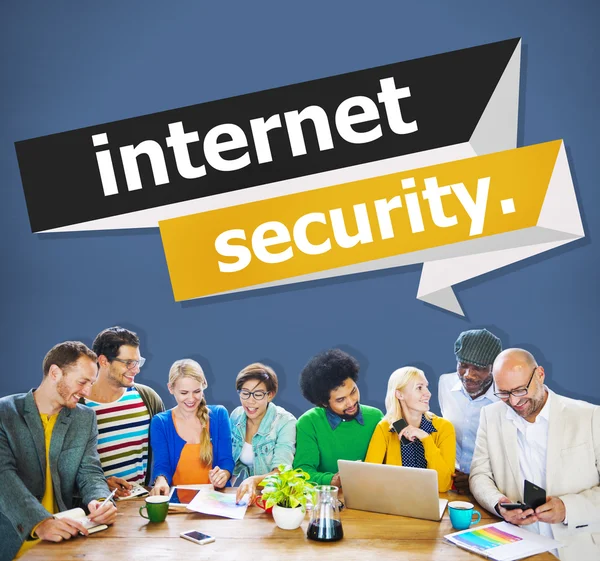 Lidé při setkání a Internet Security — Stock fotografie