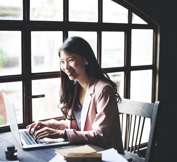 Secretary working in office — Stock Photo, Image