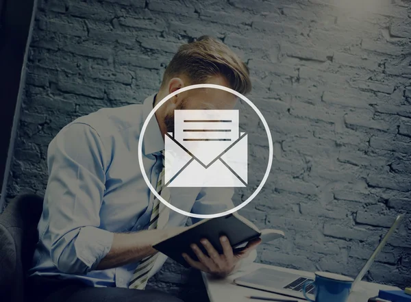 E-posta iletisi simgesi kavramı — Stok fotoğraf