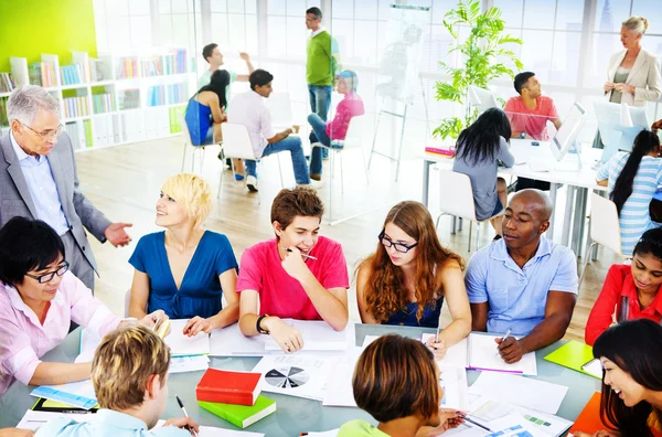 Diversidad amigos juntos — Foto de Stock