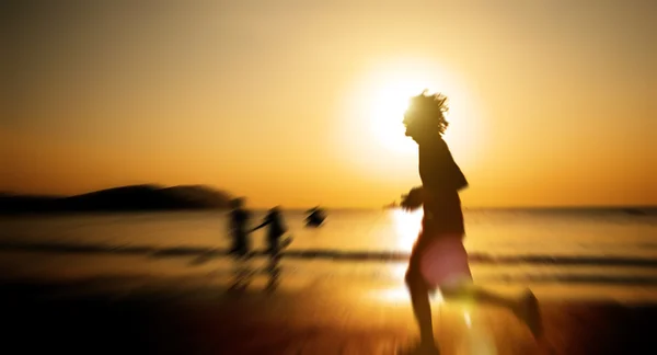 Man jogging on beach at sunset — Stock Photo, Image