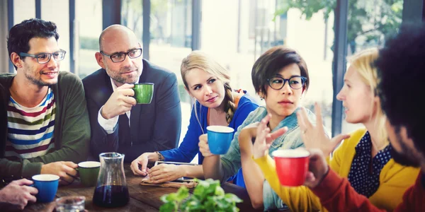 Grupp människor på fika — Stockfoto