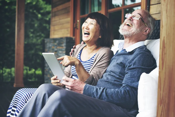 Pareja madura riendo — Foto de Stock