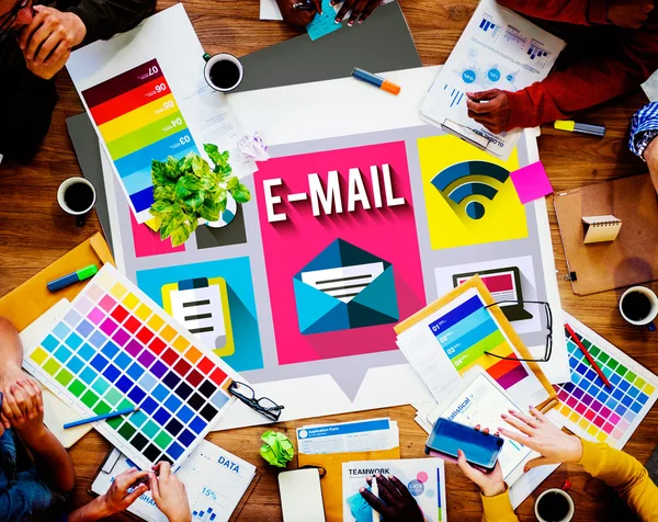 E-mail bericht verzenden verbinding communicatieconcept — Stockfoto