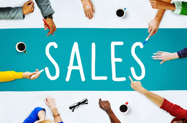 Geschäftsleute zeigen auf den Verkauf — Stockfoto