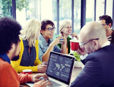 Çeşitli neşeli iş adamları