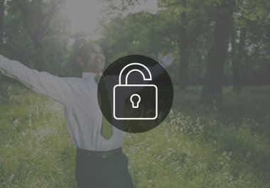 mutlu işadamı açık havada