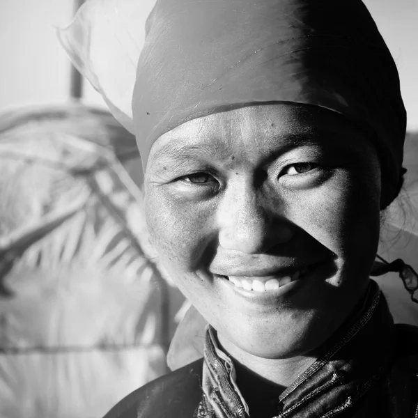 Sorrindo mulher mongol — Fotografia de Stock