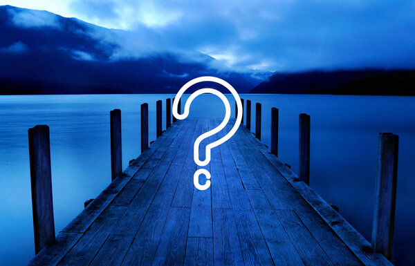  озеро с причалом в Новой Зеландии
