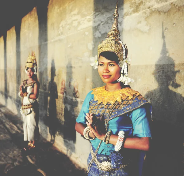Kamboçyalı Apsara dansçılar — Stok fotoğraf