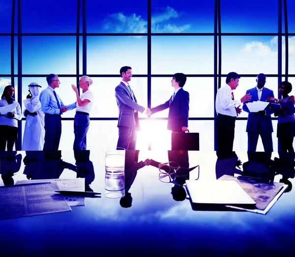 Businesspeople shaking hands — Stock Photo, Image