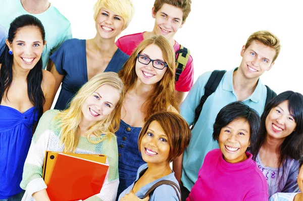 Multi-etnische groep studenten — Stockfoto