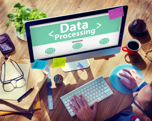Processamento digital de dados online — Fotografia de Stock