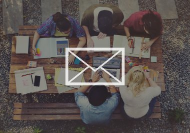 E-posta, Online Internet kavramı