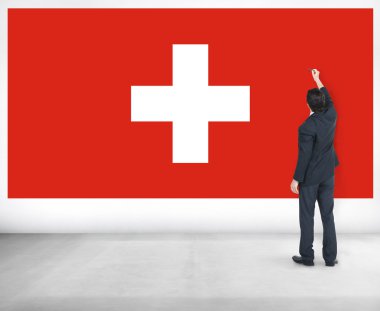 İş adamı duvara yakın duruyor 