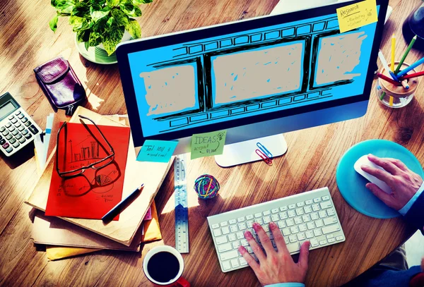 Homem digitando no teclado — Fotografia de Stock