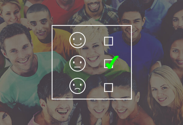 люди, смотрящие в камеру
