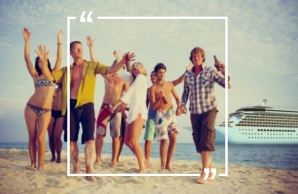Mensen genieten van strand partij — Stockfoto