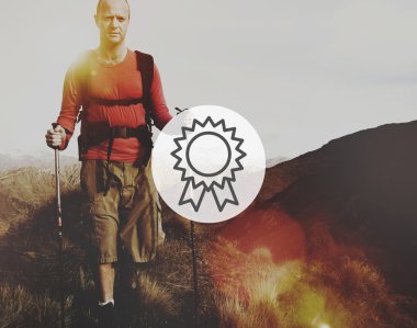 adam dağlarda hiking  