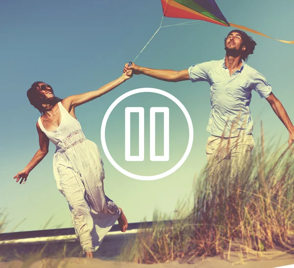 Couple Playing with Kite — Stock Photo, Image