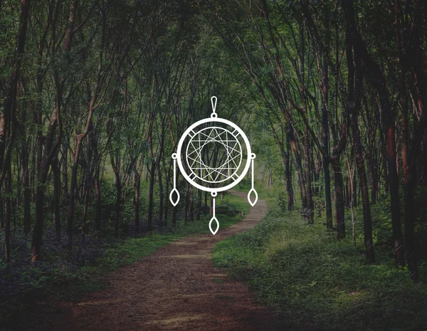 Ícone Dreamcatcher com floresta no fundo — Fotografia de Stock