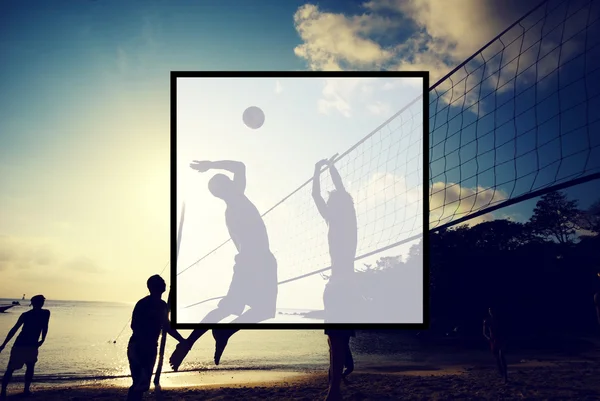 Gente jugando en Voleibol Playa — Foto de Stock