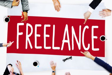 İnsanlar toplantıda tartışmalar