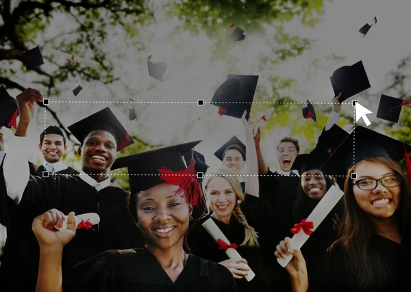 Groep studenten van afgestudeerden — Stockfoto