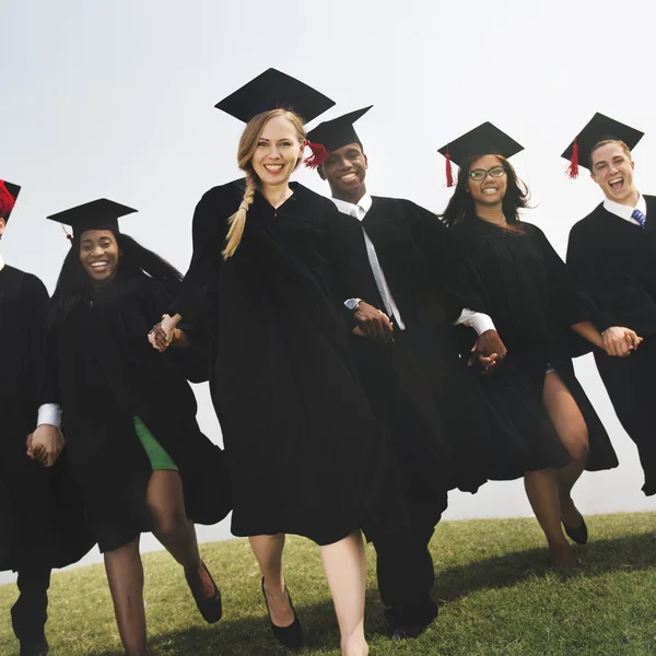 Grupo de estudantes de graduados — Fotografia de Stock