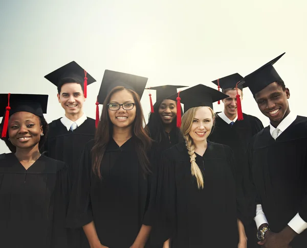 Grup de studenți de absolvenți — Fotografie, imagine de stoc