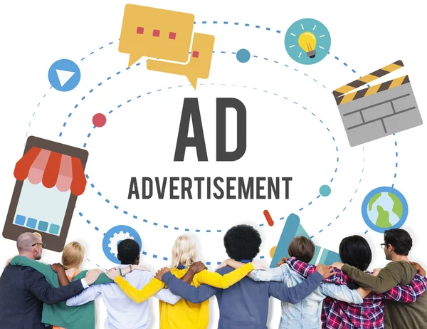 Soknemzetiségű emberek és hirdetés reklám fogalma — Stock Fotó