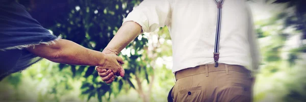 Ältere Paare bei Date im Freien — Stockfoto