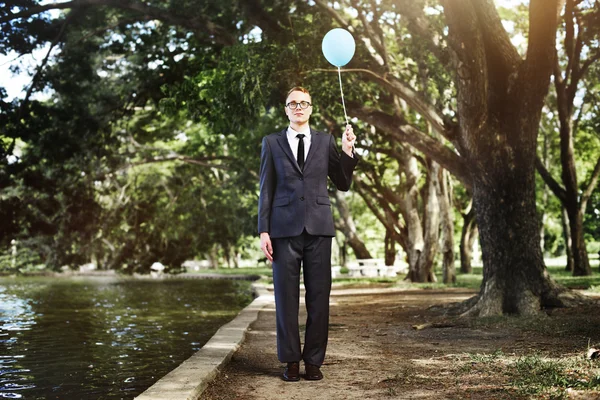 Businessman with balloon at outdoors — Stock Photo, Image