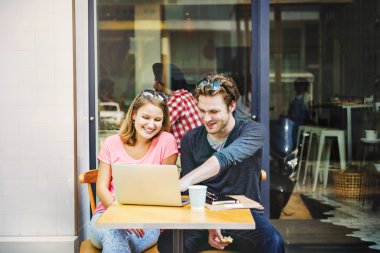 İnsanların Laptop ile Toplantı