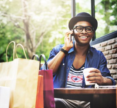 Telefonda Konuşan Adam