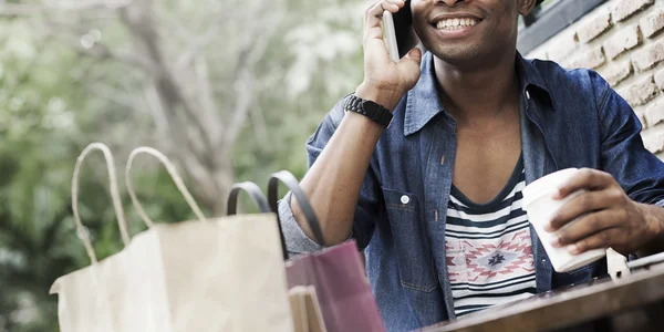 Uomo che parla al telefono — Foto Stock