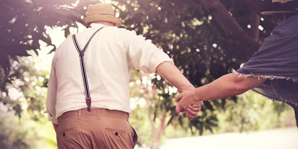 Mature Couple Walking Together — Stock Photo, Image